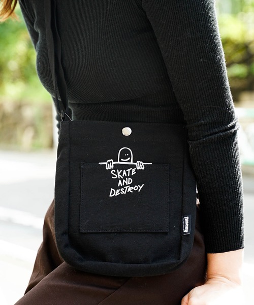 THRASHER（スラッシャー）の「MINI SHOULDER BAG/スラッシャーショルダーバック（ショルダーバッグ・メンズ・ホワイト系その他/ブラック系その他/ホワイト系その他3/ブラック系その他3・FREE）」の3枚目の写真