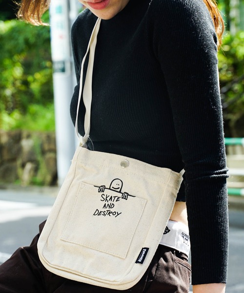 THRASHER（スラッシャー）の「MINI SHOULDER BAG/スラッシャーショルダーバック（ショルダーバッグ・メンズ・ホワイト系その他/ブラック系その他/ホワイト系その他3/ブラック系その他3・FREE）」の6枚目の写真