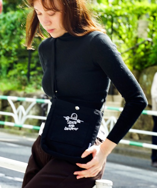 THRASHER（スラッシャー）の「MINI SHOULDER BAG/スラッシャーショルダーバック（ショルダーバッグ・メンズ・ホワイト系その他/ブラック系その他/ホワイト系その他3/ブラック系その他3・FREE）」の13枚目の写真