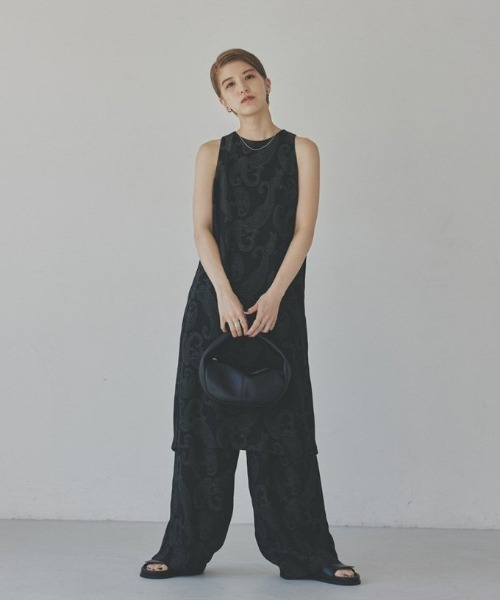 TODAYFUL（トゥデイフル）の「ペイズリースリーブレスチュニック（チュニック・レディース・ブラック/バーガンディー・FREE）」の5枚目の写真