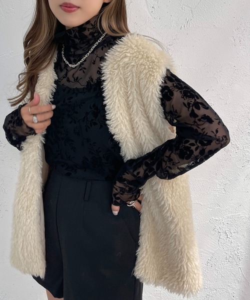 apres jour mignon(アプレジュールミニョン)の「フロッキープリントトップス【ZOZOTOWN限定アイテム】(Tシャツ/カットソー・レディース・ブラック/グレー/アイボリー・X-LARGE/フリー)」の2枚目の写真