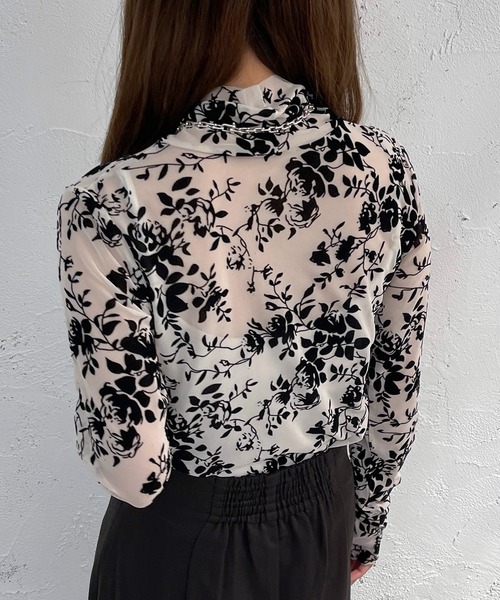 apres jour mignon(アプレジュールミニョン)の「フロッキープリントトップス【ZOZOTOWN限定アイテム】(Tシャツ/カットソー・レディース・ブラック/グレー/アイボリー・X-LARGE/フリー)」の5枚目の写真