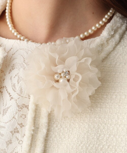 OPAQUE.CLIP（オペークドットクリップ）の「◆パール調飾り付きコサージュ（ブローチ/コサージュ・レディース・ネイビー/ライトベージュ・00）」の9枚目の写真