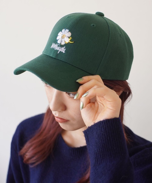 PARKS TOKYO SELECT（パークストウキョウセレクト）の「【（What it isNt) ART BY MARKGONZALES】フラワー 刺繍 ローキャップ（キャップ・レディース・ホワイト/グリーン/ベージュ/ブラック・FREE）」の4枚目の写真