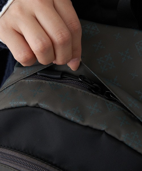 Daily russet（デイリー ラシット）の「【350gと軽量！】バイカラー リュックサック（バックパック/リュック・レディース・グレー/ブラック/カーキ/パープル・FREE）」の10枚目の写真