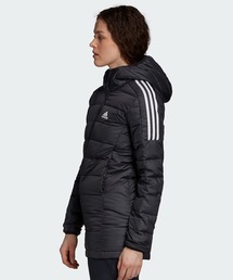 adidas（アディダス）の「エッセンシャルズ ダウンパーカー 