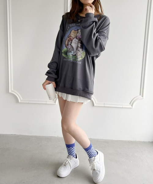 Loueme(ルエム)の「【23S/S 春夏新作】キャットプリントオーバースウェット(スウェット・レディース・ラベンダー/ホワイト/チャコールグレー・FREE)」の5枚目の写真