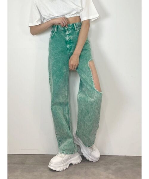 EVRIS(エヴリス)の「サイドダメージワイドデニムパンツ(デニムパンツ・レディース・パープル/ライトブルー/グリーン・SMALL/MEDIUM)」の2枚目の写真