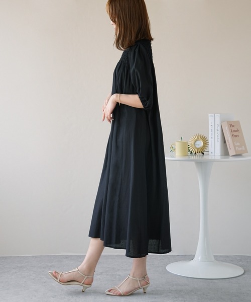 IAMUSE(アイアミューズ)の「リネンタッチ シャーリングパフスリーブワンピース S0908【IAMUSE】(ワンピース・レディース・ブラック・FREE)」の3枚目の写真
