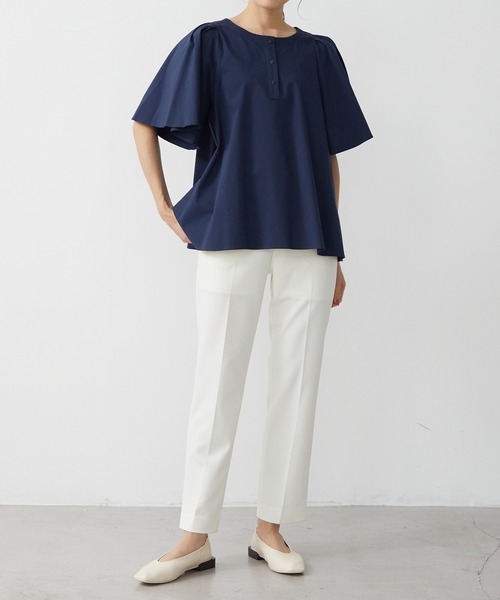 for/c(フォーシー)の「ボリューム袖ブラウス【サスティナブル】(シャツ/ブラウス・レディース・ライトベージュ/ネイビー・M/L)」の12枚目の写真