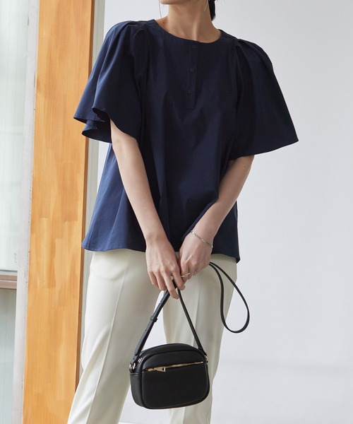 for/c(フォーシー)の「ボリューム袖ブラウス【サスティナブル】(シャツ/ブラウス・レディース・ライトベージュ/ネイビー・M/L)」の18枚目の写真