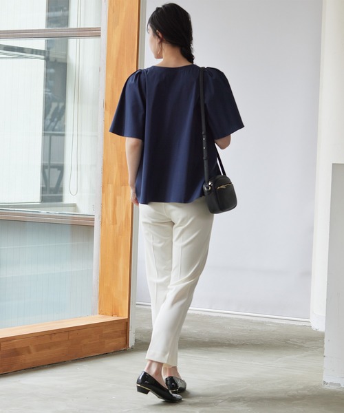 for/c(フォーシー)の「ボリューム袖ブラウス【サスティナブル】(シャツ/ブラウス・レディース・ライトベージュ/ネイビー・M/L)」の20枚目の写真
