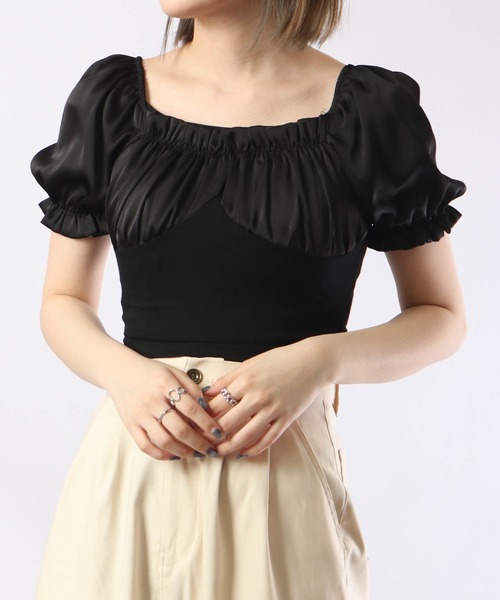 &soiree(アンドソワレ)の「&soiree ギャザーパフスリーブクロップドトップス 半袖(シャツ/ブラウス・レディース・ホワイト/ブラック・M)」の1枚目の写真