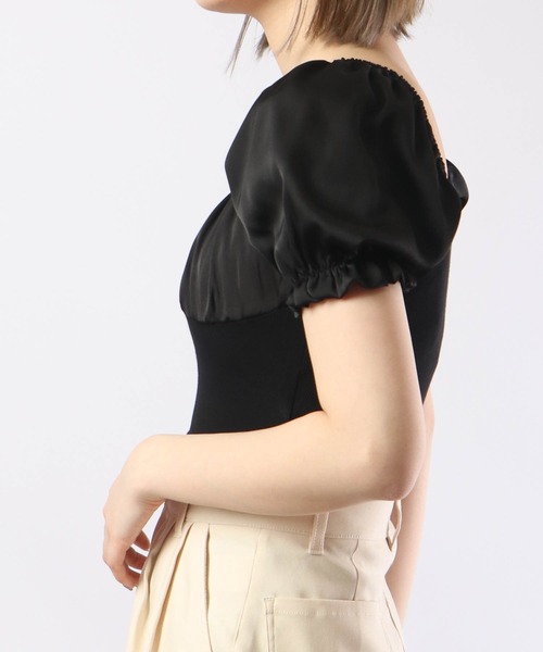 &soiree(アンドソワレ)の「&soiree ギャザーパフスリーブクロップドトップス 半袖(シャツ/ブラウス・レディース・ホワイト/ブラック・M)」の13枚目の写真