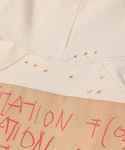 RAF SIMONS（ラフシモンズ）の「Washed big fit hoodie with claps and patch（パーカー・メンズ・ベージュ・XS/S）」の5枚目の写真