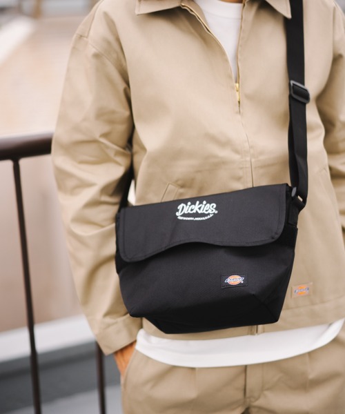 Dickies(ディッキーズ)の「Dickies ロゴ刺繍 メッセンジャーバッグ(メッセンジャーバッグ・メンズ・ベージュ/ブラック/オフホワイト・FREE)」の2枚目の写真