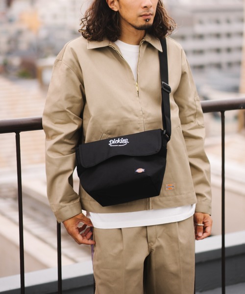 Dickies(ディッキーズ)の「Dickies ロゴ刺繍 メッセンジャーバッグ(メッセンジャーバッグ・メンズ・ベージュ/ブラック/オフホワイト・FREE)」の5枚目の写真