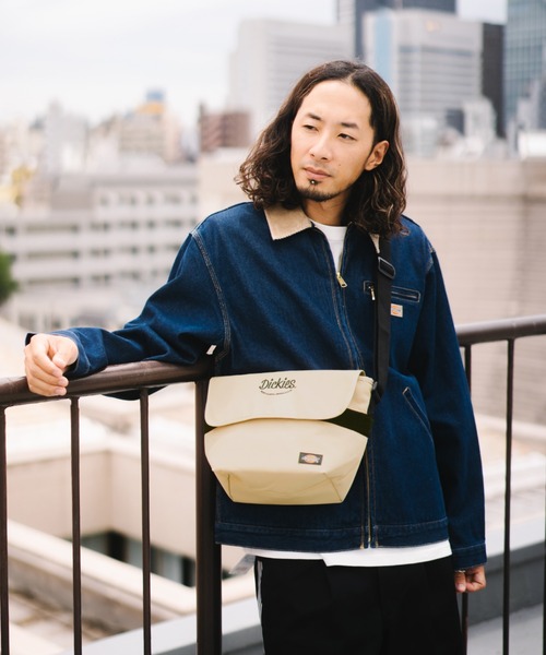 Dickies(ディッキーズ)の「Dickies ロゴ刺繍 メッセンジャーバッグ(メッセンジャーバッグ・メンズ・ベージュ/ブラック/オフホワイト・FREE)」の6枚目の写真