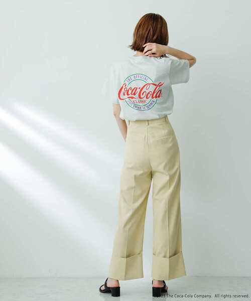 SENSE OF PLACE by URBAN RESEARCH（センスオブプレイスバイアーバンリサーチ）の「『別注』“Coca-Cola” SENSE OF PLACE　グラフィックTシャツ（Tシャツ/カットソー・レディース・オートミール・ONE）」の4枚目の写真