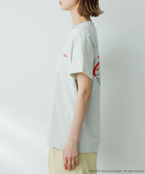SENSE OF PLACE by URBAN RESEARCH（センスオブプレイスバイアーバンリサーチ）の「『別注』“Coca-Cola” SENSE OF PLACE　グラフィックTシャツ（Tシャツ/カットソー・レディース・オートミール・ONE）」の7枚目の写真