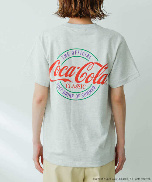SENSE OF PLACE by URBAN RESEARCH（センスオブプレイスバイアーバンリサーチ）の「『別注』“Coca-Cola” SENSE OF PLACE　グラフィックTシャツ（Tシャツ/カットソー・レディース・オートミール・ONE）」の17枚目の写真