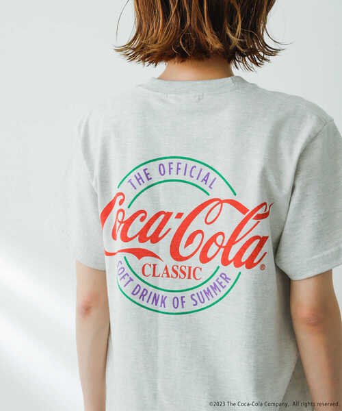 SENSE OF PLACE by URBAN RESEARCH（センスオブプレイスバイアーバンリサーチ）の「『別注』“Coca-Cola” SENSE OF PLACE　グラフィックTシャツ（Tシャツ/カットソー・レディース・オートミール・ONE）」の10枚目の写真