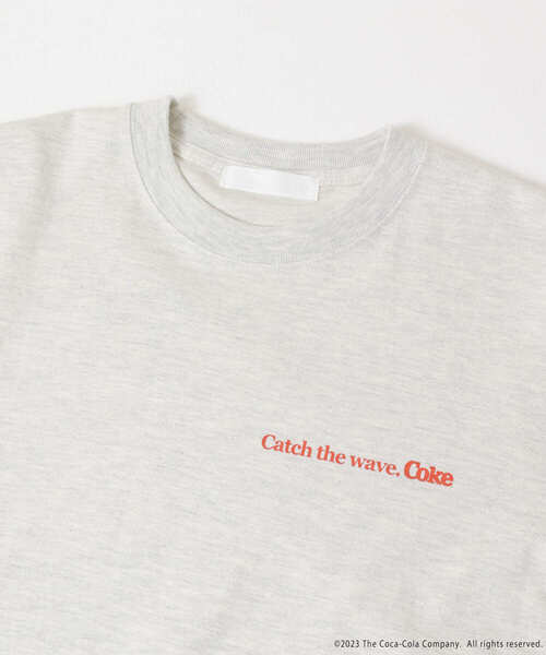 SENSE OF PLACE by URBAN RESEARCH（センスオブプレイスバイアーバンリサーチ）の「『別注』“Coca-Cola” SENSE OF PLACE　グラフィックTシャツ（Tシャツ/カットソー・レディース・オートミール・ONE）」の12枚目の写真