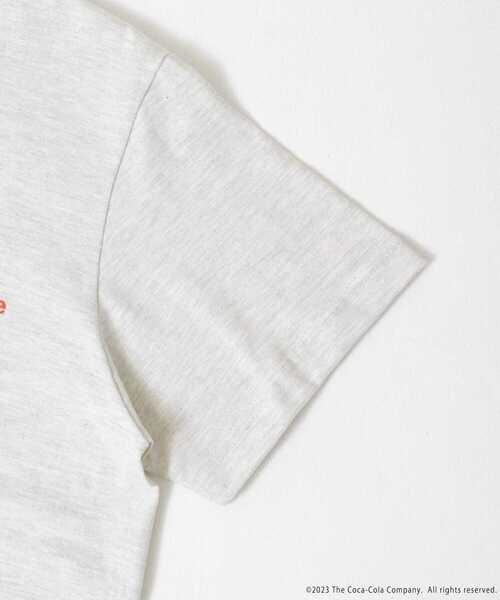 SENSE OF PLACE by URBAN RESEARCH（センスオブプレイスバイアーバンリサーチ）の「『別注』“Coca-Cola” SENSE OF PLACE　グラフィックTシャツ（Tシャツ/カットソー・レディース・オートミール・ONE）」の8枚目の写真