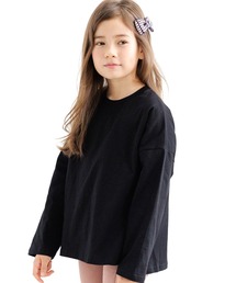 Bee des Bee（ビーデスビー）の「オーバーシルエット 無地トップス（Tシャツ/カットソー・キッズ）」