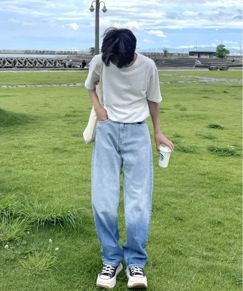 RENOL(レノル)の「韓国ファッション RENOL レノル gradation denim pants グラデーション デニムパンツ ジーンズパンツ ストレートパンツ デニムライトブルー(デニムパンツ・メンズ・ブルー・L/M)」の3枚目の写真