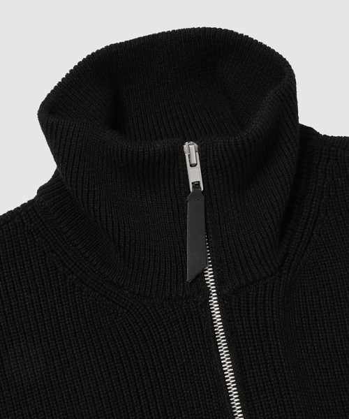 Maison Margiela(メゾンマルジェラ)の「PULLOVER(ニット/セーター・メンズ・ブラック/ネイビー・L/S/M)」の3枚目の写真