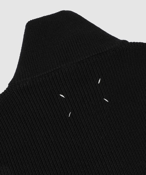 Maison Margiela(メゾンマルジェラ)の「PULLOVER(ニット/セーター・メンズ・ブラック/ネイビー・L/S/M)」の4枚目の写真