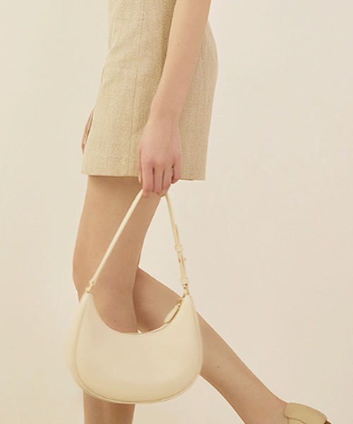 florist(フローリスト)の「【2WAY】レザータッチホーボーハンドバッグ(ハンドバッグ・レディース・オフホワイト/ブラック/ピンクベージュ/ブラウン・FREE)」の8枚目の写真