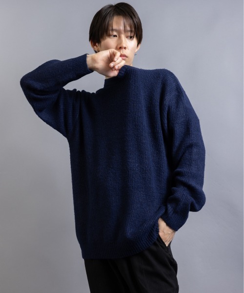 En serio TOKYO(エンソリオトーキョー)の「フラッフィーヤーン 片畦編み クルーネック ニット(ニット/セーター・メンズ・ライトグレー/ネイビー/ブラウン/ブラック・L/M)」の4枚目の写真