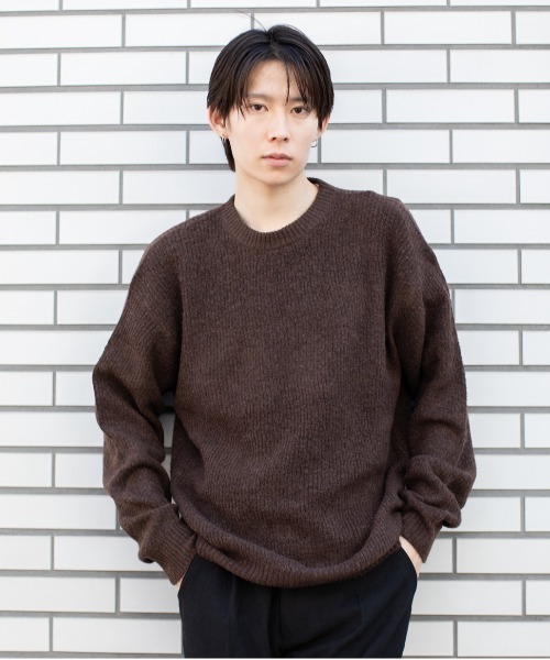 En serio TOKYO(エンソリオトーキョー)の「フラッフィーヤーン 片畦編み クルーネック ニット(ニット/セーター・メンズ・ライトグレー/ネイビー/ブラウン/ブラック・L/M)」の3枚目の写真