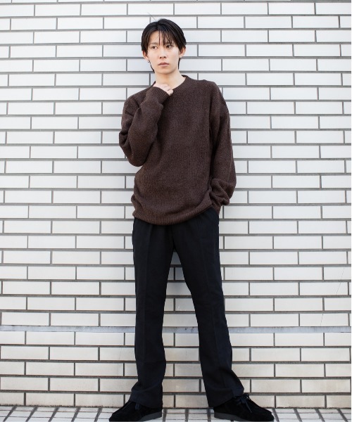 En serio TOKYO(エンソリオトーキョー)の「フラッフィーヤーン 片畦編み クルーネック ニット(ニット/セーター・メンズ・ライトグレー/ネイビー/ブラウン/ブラック・L/M)」の15枚目の写真