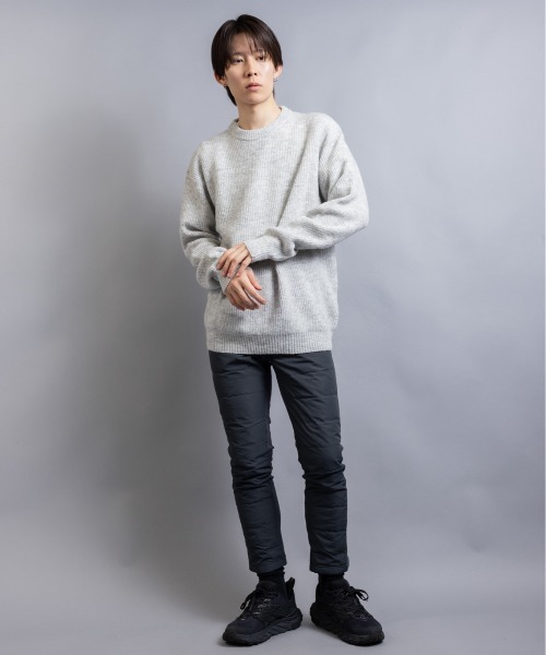 En serio TOKYO(エンソリオトーキョー)の「フラッフィーヤーン 片畦編み クルーネック ニット(ニット/セーター・メンズ・ライトグレー/ネイビー/ブラウン/ブラック・L/M)」の8枚目の写真