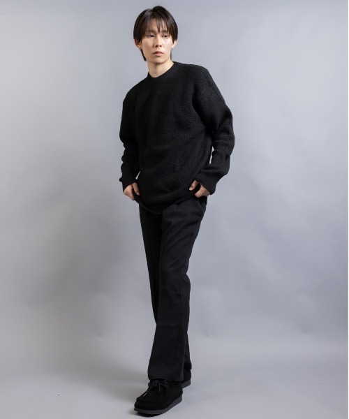 En serio TOKYO(エンソリオトーキョー)の「フラッフィーヤーン 片畦編み クルーネック ニット(ニット/セーター・メンズ・ライトグレー/ネイビー/ブラウン/ブラック・L/M)」の6枚目の写真