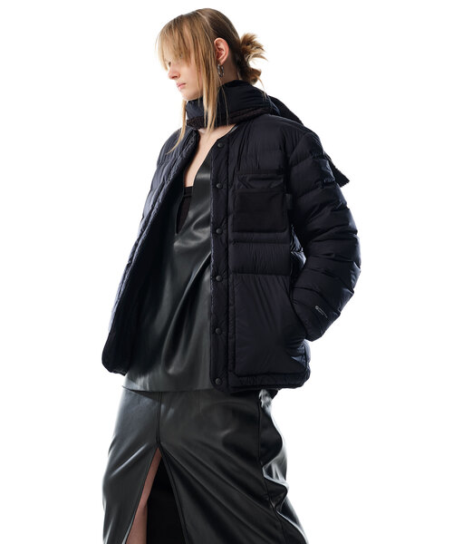 417 EDIFICE(フォーワンセブンエディフィス)の「【ALLIED FEATHER&DOWN / アライド フェザー&ダウン】 RV Comfortable Down Cardigan(ダウンジャケット/コート・メンズ・ベージュ/ブラック・SMALL/MEDIUM/LARGE)」の15枚目の写真