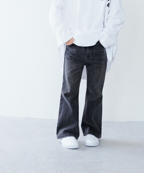 LOWRYS FARM(ローリーズファーム)の「デニムフレアパンツ 993720(デニムパンツ・キッズ・ブラック/ブルー・110cm/120cm/130cm/150cm/140cm)」の2枚目の写真
