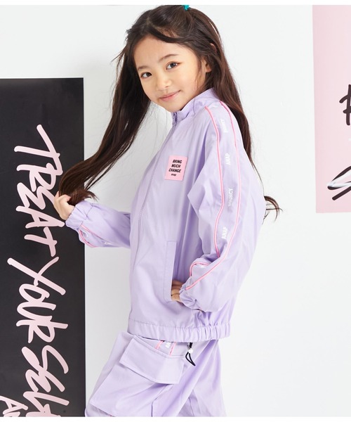 ANAP kids（アナップキッズ）の「パイピングラインウィンドブレーカー（ブルゾン・キッズ・ブラック/ラベンダー・110cm/120cm/130cm/100cm）」の10枚目の写真