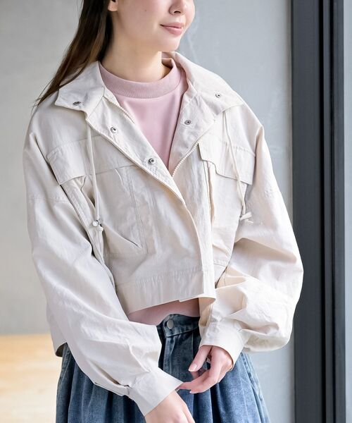 rps（アールピーエス）の「スタンドショートナイロンジャケット（ナイロンジャケット・レディース・アイボリー/ライトカーキ/ブラック/ベージュ・フリー）」の2枚目の写真