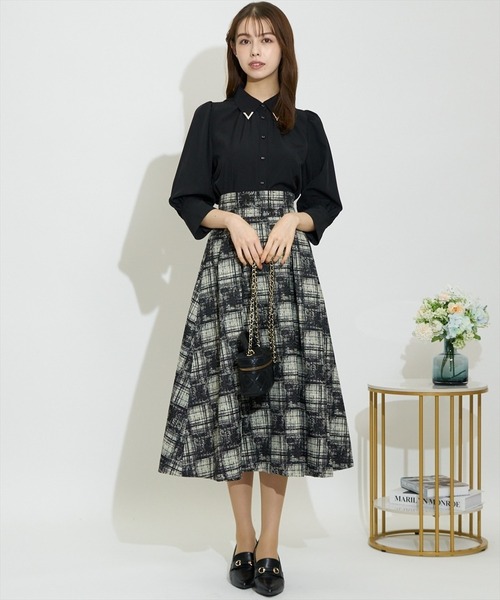 SWINGLE（スウィングル）の「アートチェックタックフレアスカート（スカート・レディース・ライトグレー/カーキ/ブラック・MEDIUM/SMALL）」の10枚目の写真