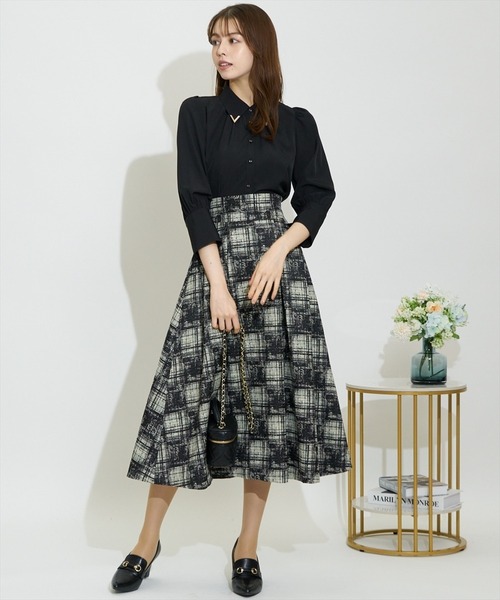 SWINGLE（スウィングル）の「アートチェックタックフレアスカート（スカート・レディース・ライトグレー/カーキ/ブラック・MEDIUM/SMALL）」の11枚目の写真