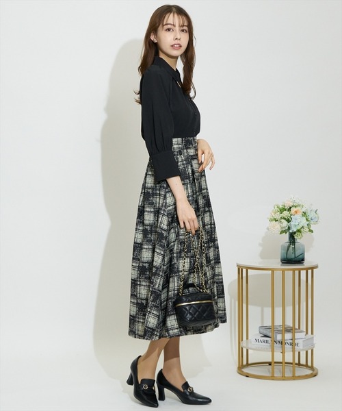 SWINGLE（スウィングル）の「アートチェックタックフレアスカート（スカート・レディース・ライトグレー/カーキ/ブラック・MEDIUM/SMALL）」の13枚目の写真