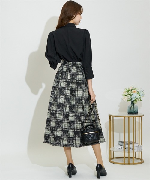 SWINGLE（スウィングル）の「アートチェックタックフレアスカート（スカート・レディース・ライトグレー/カーキ/ブラック・MEDIUM/SMALL）」の14枚目の写真