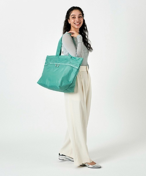【関税込】 ミディアム トートバッグ - セージ グリーン LeSportsac（レスポートサック）の「CARLIN ZIP TOP TOTE BAG