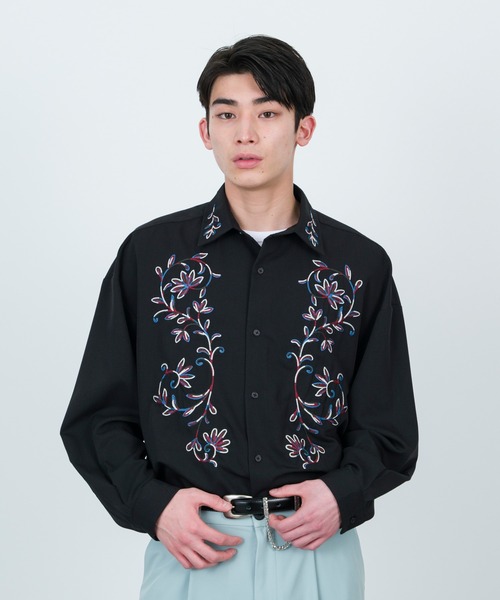 JUNRED（ジュンレッド）の「【 イージーケア 】レトロフラワーデコレギュラーカラーシャツ（シャツ/ブラウス・メンズ・ホワイト/ブラック/ブルー/ホワイト系その他・M/L/S）」の5枚目の写真