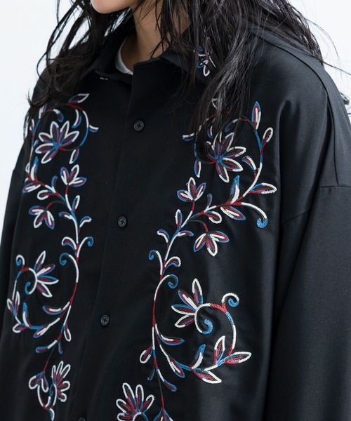 JUNRED（ジュンレッド）の「【 イージーケア 】レトロフラワーデコレギュラーカラーシャツ（シャツ/ブラウス・メンズ・ホワイト/ブラック/ブルー/ホワイト系その他・M/L/S）」の7枚目の写真