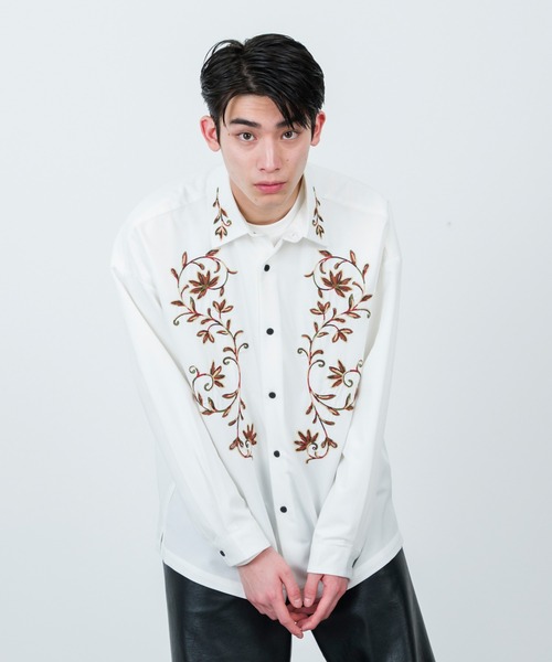 JUNRED（ジュンレッド）の「【 イージーケア 】レトロフラワーデコレギュラーカラーシャツ（シャツ/ブラウス・メンズ・ホワイト/ブラック/ブルー/ホワイト系その他・M/L/S）」の8枚目の写真